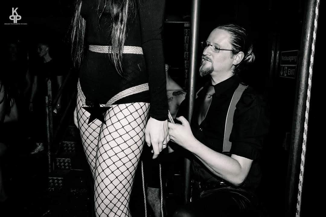 Tying rope at a Berlin club night